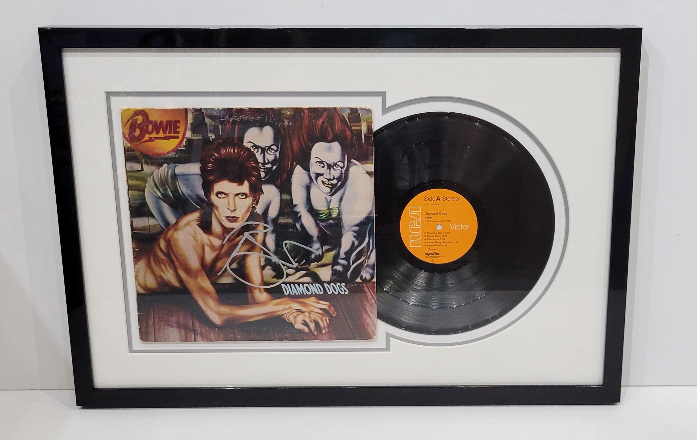RARE DAVID BOWIE HAND-SIGNED ' DIAMOND DOGS ' ALBUM AND