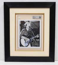 AWESOME EARLY JIMMY BUFFETT PERFECTLY SIGNED PHOTO