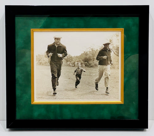 HEARTWARMING 1943 PRESS PHOTOGRAPH OF JOE LOUIS RUNNING WITH A LITTLE BOY!