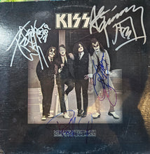 KISS ' DRESSED TO KILL '  HAND-SIGNED ALBUM COVER AND VINYL SET-UP