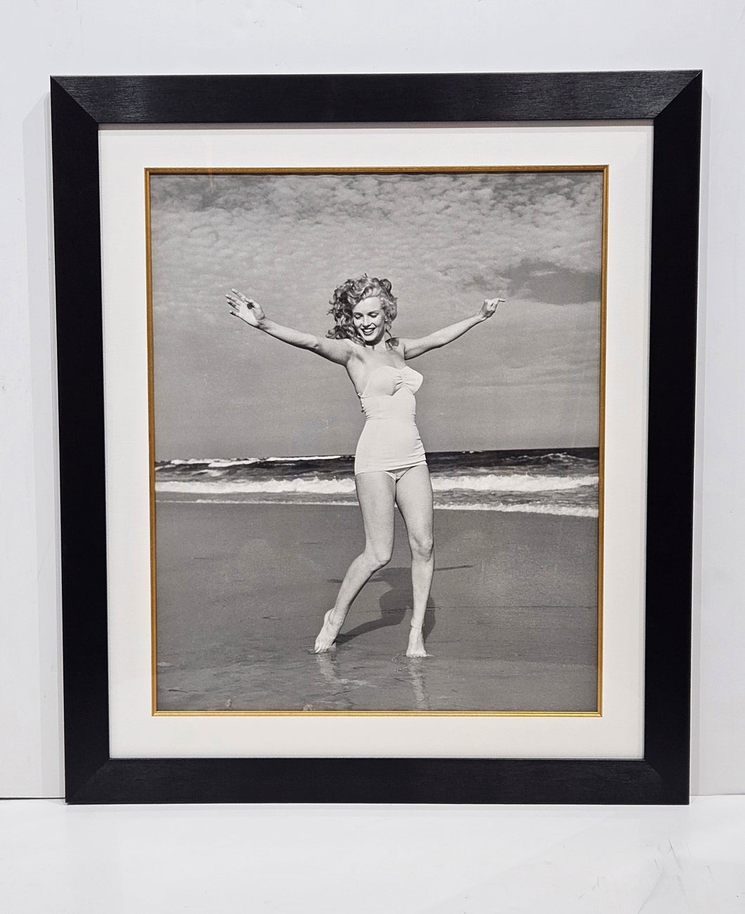 NORMA JEAN BAKER (MARILYN MONROE) AT TOBAY BEACH, 1949
