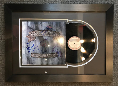 NEW JERSEY - ALBUM COVER AND VINYL SET-UP - SIGNED BY BON JOVI